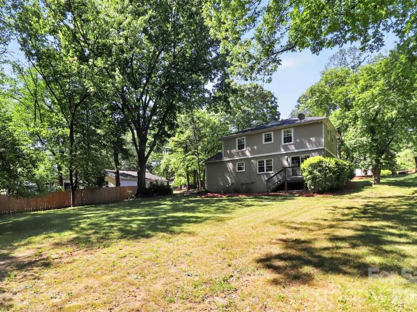 6527 Summerlin Place, Charlotte, NC 28226.  MLS# CAR4374812, YatesRealty ID 20392. 
