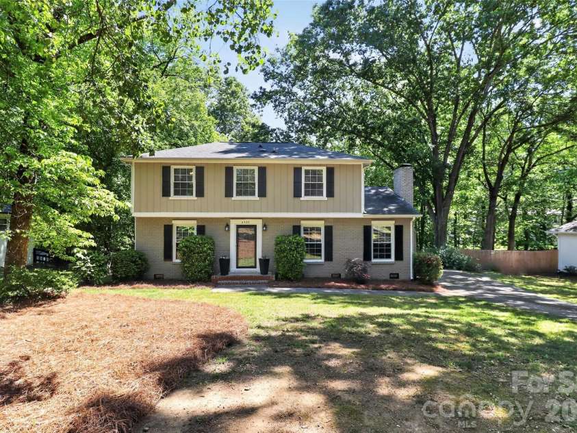 6527 Summerlin Place, Charlotte, NC 28226.  MLS# CAR4374812, YatesRealty ID 20392. 