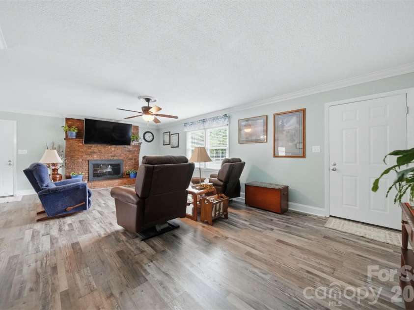 190 Dixie Trail Drive, Forest City, NC 28043.  MLS# CAR4375964, YatesRealty ID 20394. 