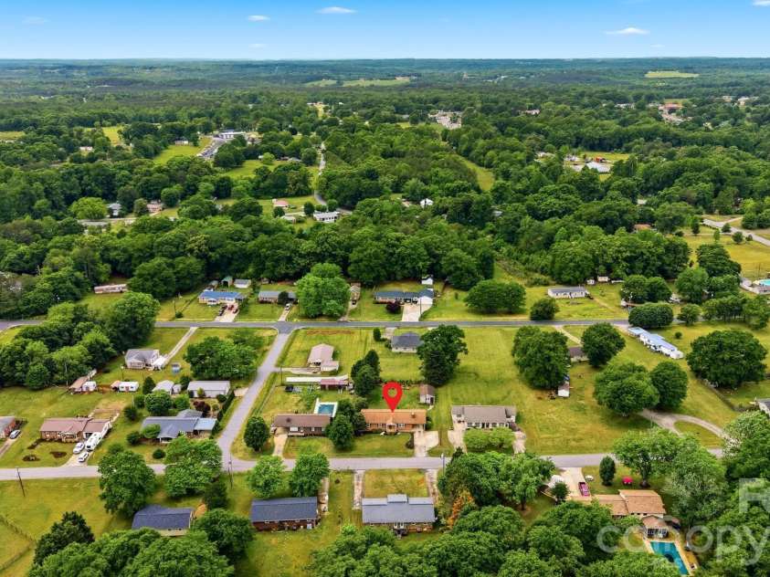 190 Dixie Trail Drive, Forest City, NC 28043.  MLS# CAR4375964, YatesRealty ID 20394. 