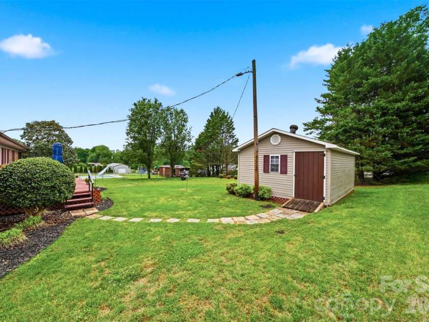 190 Dixie Trail Drive, Forest City, NC 28043.  MLS# CAR4375964, YatesRealty ID 20394. 