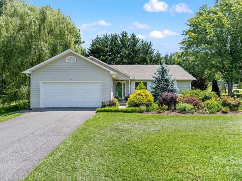 4 Orchard Place, Weaverville, NC 28787.  MLS# CAR4269872, YatesRealty ID 20394. 