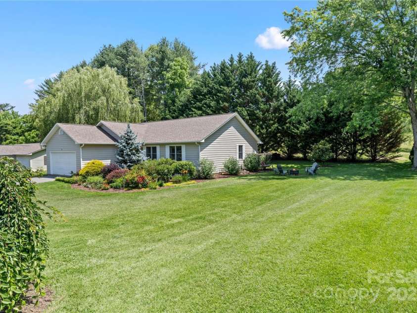 4 Orchard Place, Weaverville, NC 28787.  MLS# CAR4269872, YatesRealty ID 20394. 