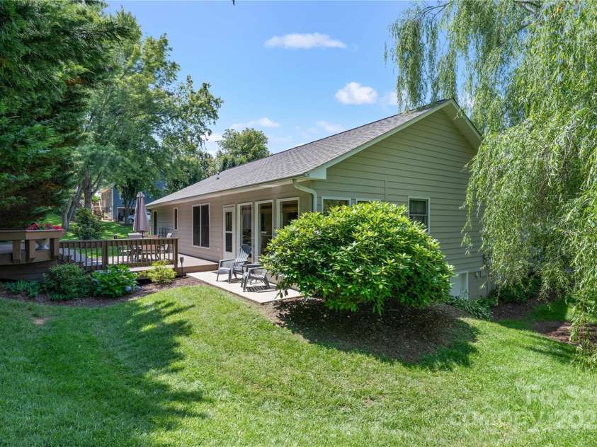 4 Orchard Place, Weaverville, NC 28787.  MLS# CAR4269872, YatesRealty ID 20394. 