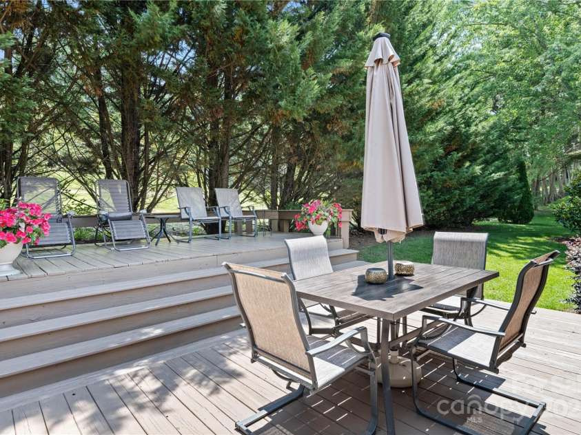 4 Orchard Place, Weaverville, NC 28787.  MLS# CAR4269872, YatesRealty ID 20394. 