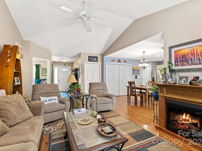 4 Orchard Place, Weaverville, NC 28787.  MLS# CAR4269872, YatesRealty ID 20394. 