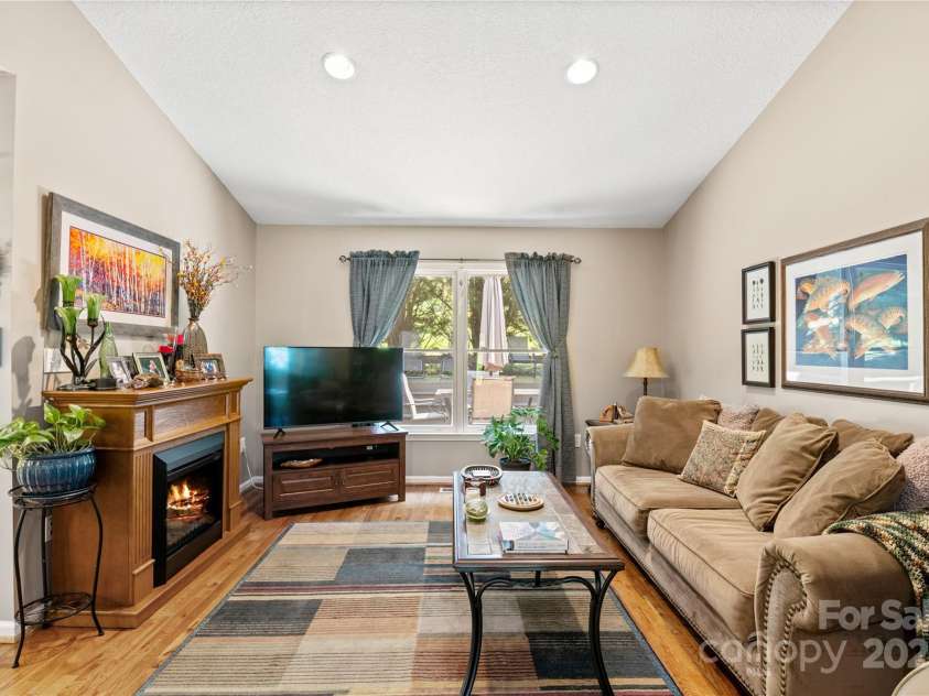 4 Orchard Place, Weaverville, NC 28787.  MLS# CAR4269872, YatesRealty ID 20394. 