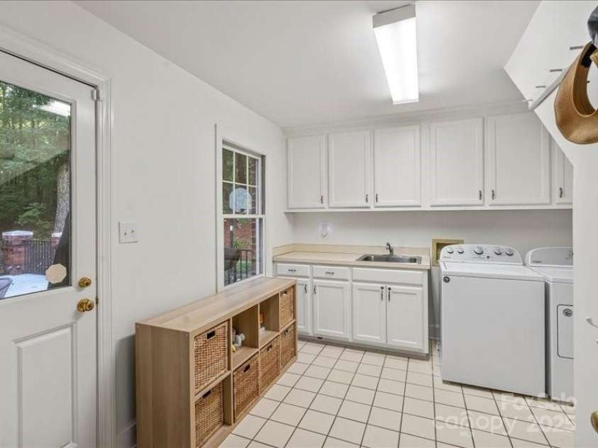 2432 Hartmill Court, Charlotte, NC 28226.  MLS# CAR4269601, YatesRealty ID 20395. 