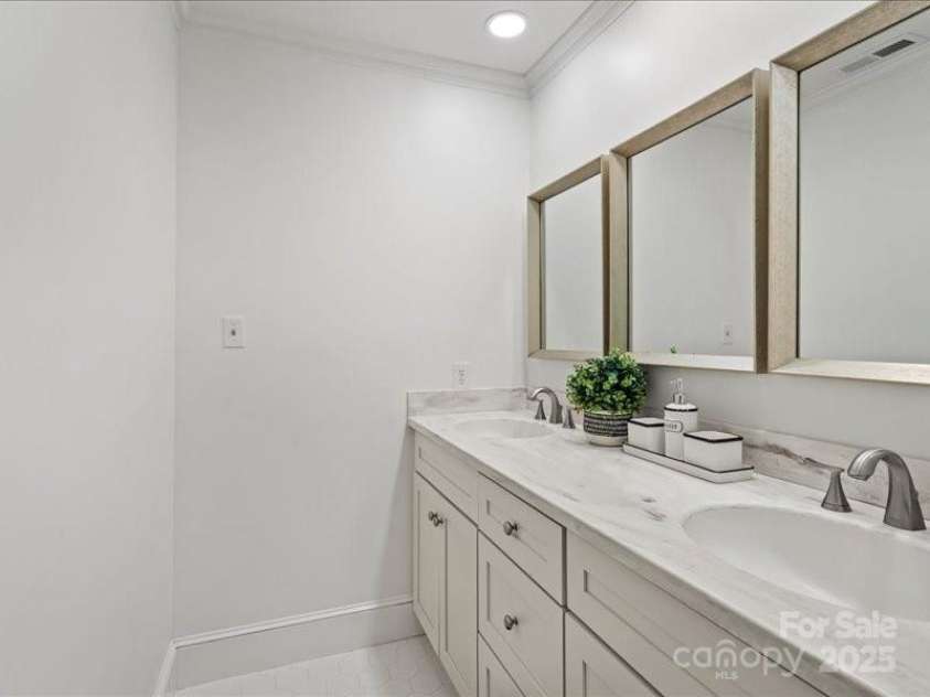 2432 Hartmill Court, Charlotte, NC 28226.  MLS# CAR4269601, YatesRealty ID 20395. 
