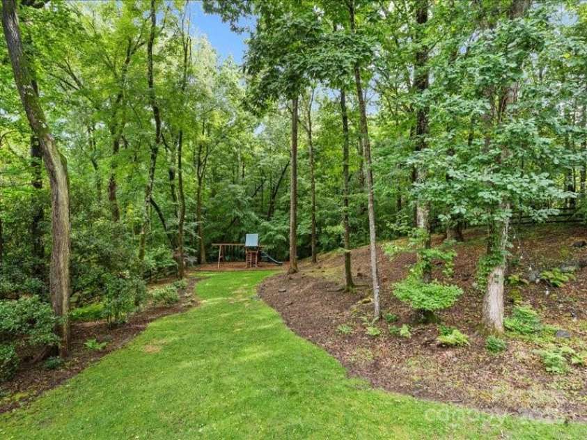 2432 Hartmill Court, Charlotte, NC 28226.  MLS# CAR4269601, YatesRealty ID 20395. 