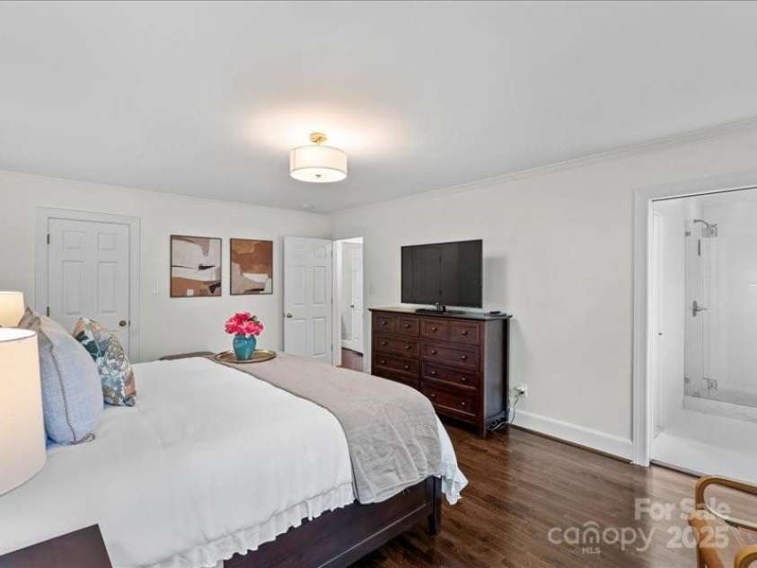 2432 Hartmill Court, Charlotte, NC 28226.  MLS# CAR4269601, YatesRealty ID 20395. Primary Bedroom