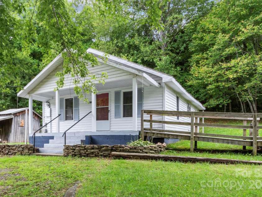 944 Georges Fork Road, Burnsville, NC 28714.  MLS# CAR4228437, YatesRealty ID 20395. 