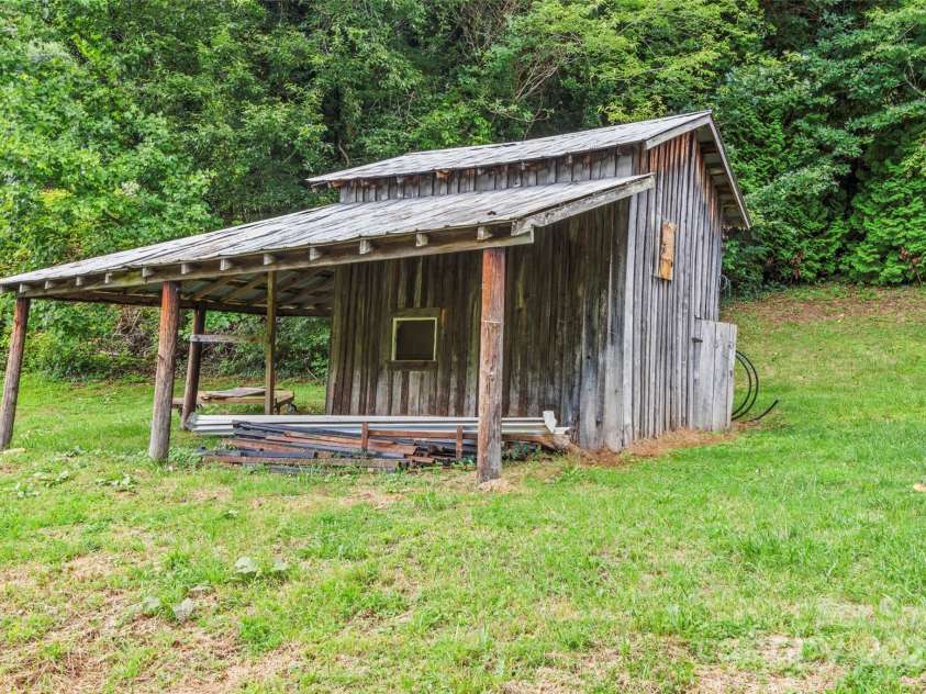 944 Georges Fork Road, Burnsville, NC 28714.  MLS# CAR4228437, YatesRealty ID 20395. 