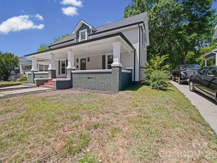 908 Jackson Street, Salisbury, NC 28144.  MLS# CAR4372782, YatesRealty ID 20396. 