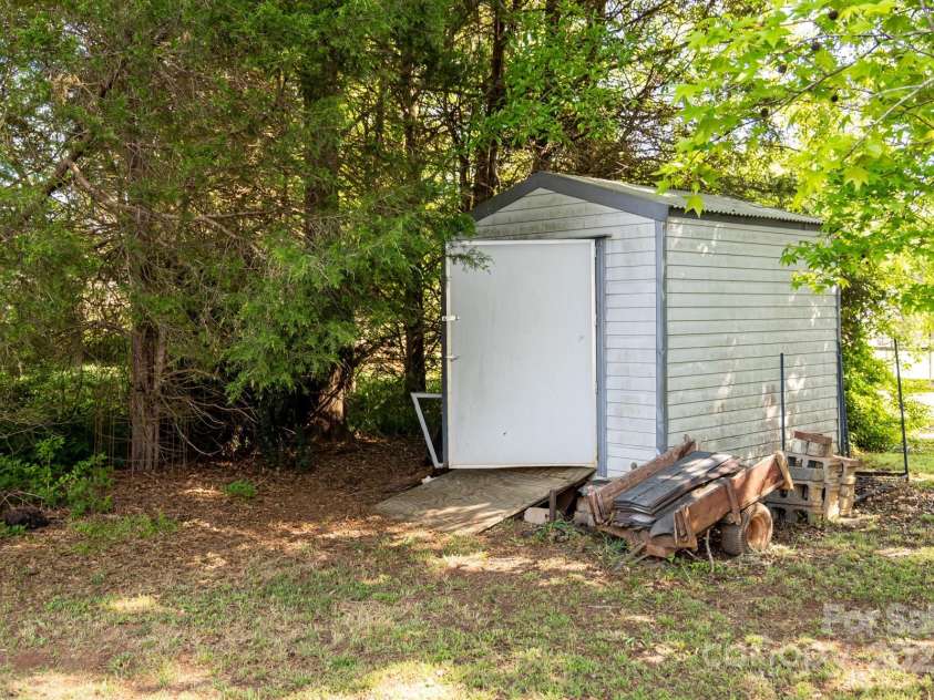 5014 Oxford School Road, Claremont, NC 28610.  MLS# CAR4253899, YatesRealty ID 20397. 