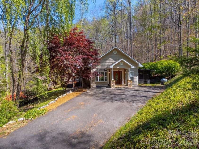 605 Toy Cove Road, Sylva, NC 28779.  MLS# CAR4374061, YatesRealty ID 20397. 