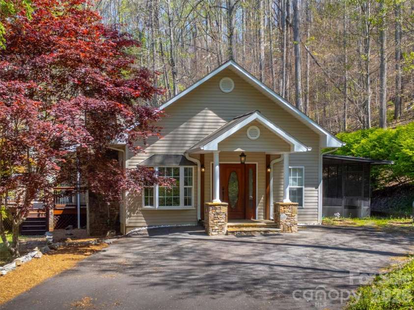 605 Toy Cove Road, Sylva, NC 28779.  MLS# CAR4374061, YatesRealty ID 20397. 