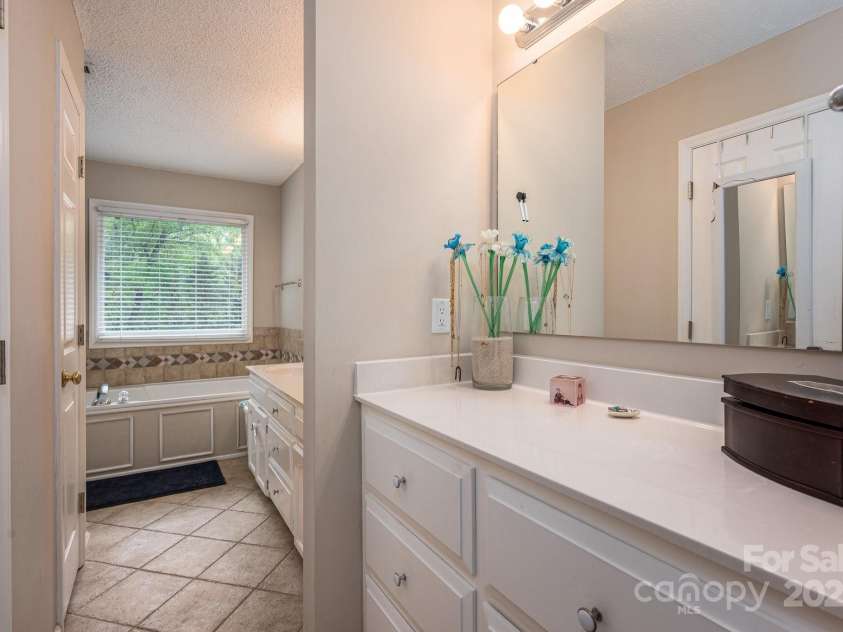 107 Ingonish Drive, Gastonia, NC 28056.  MLS# CAR4261265, YatesRealty ID 20398. 