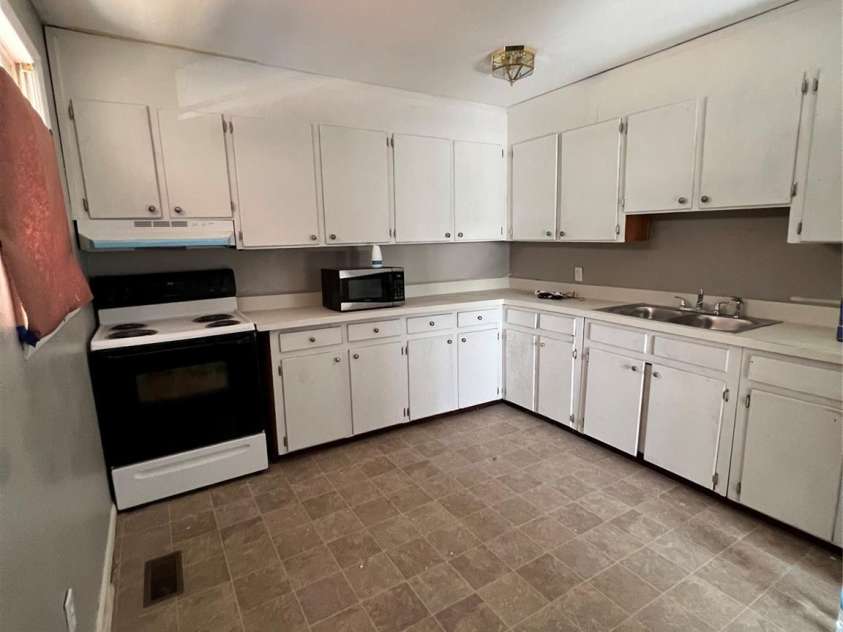 1660 Windsor Street, Orangeburg, SC 29115.  MLS# CAR4358102, YatesRealty ID 20398. 