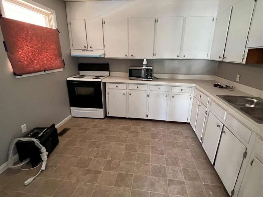 1660 Windsor Street, Orangeburg, SC 29115.  MLS# CAR4358102, YatesRealty ID 20398. 