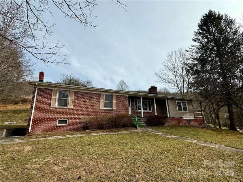 365 Ollis Road, Spruce Pine, NC 28777.  MLS# CAR4324559, YatesRealty ID 20399. 