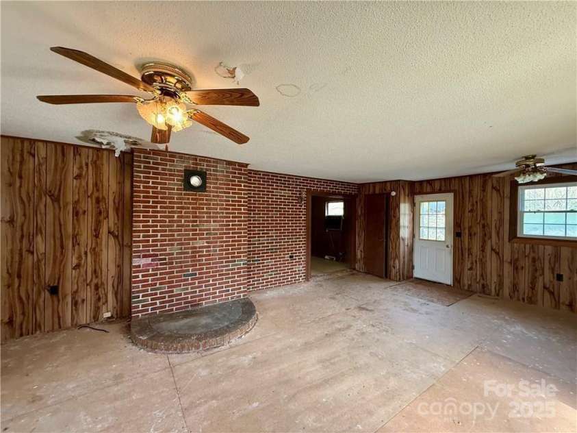 365 Ollis Road, Spruce Pine, NC 28777.  MLS# CAR4324559, YatesRealty ID 20399. 