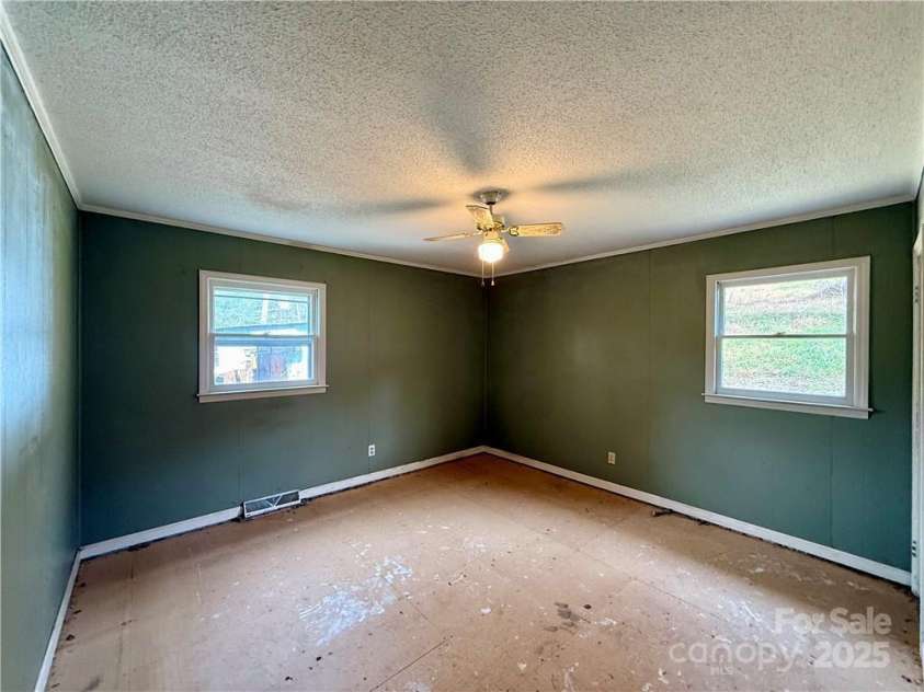 365 Ollis Road, Spruce Pine, NC 28777.  MLS# CAR4324559, YatesRealty ID 20399. 