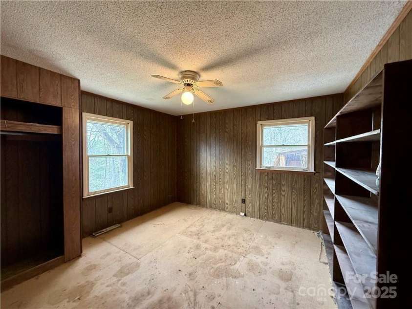 365 Ollis Road, Spruce Pine, NC 28777.  MLS# CAR4324559, YatesRealty ID 20399. 