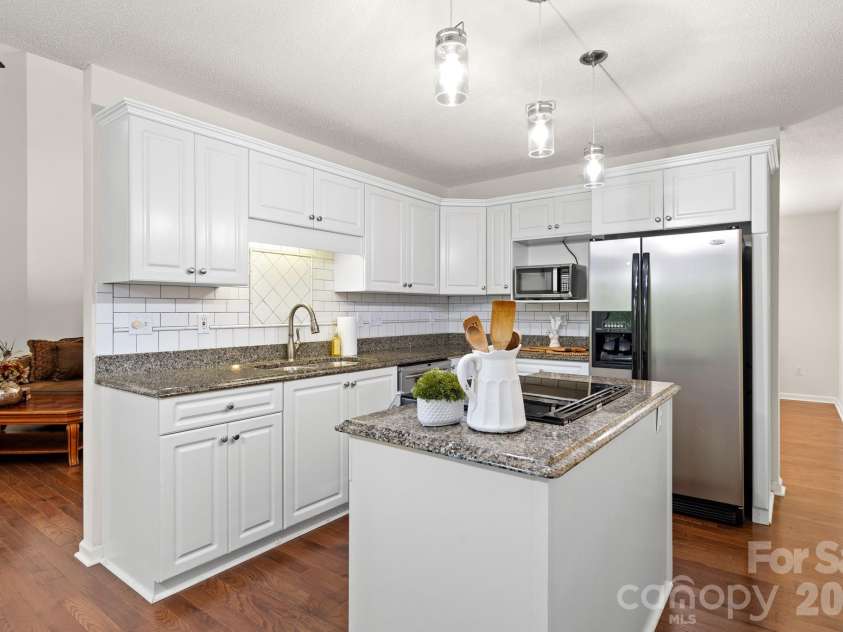 701 Salisbury Road, Hendersonville, NC 28792.  MLS# CAR4279569, YatesRealty ID 2040. 