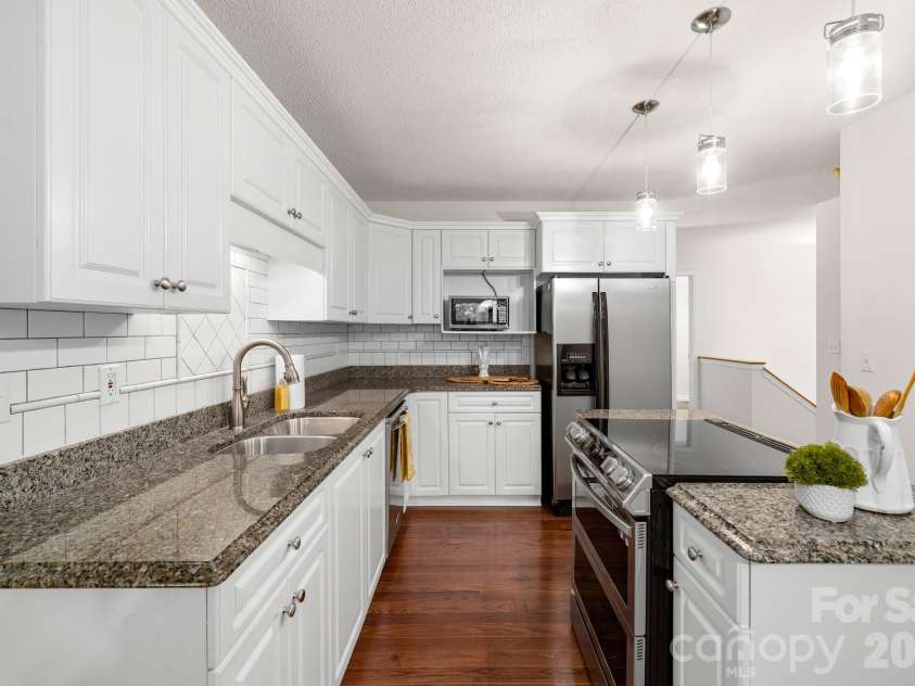 701 Salisbury Road, Hendersonville, NC 28792.  MLS# CAR4279569, YatesRealty ID 2040. 