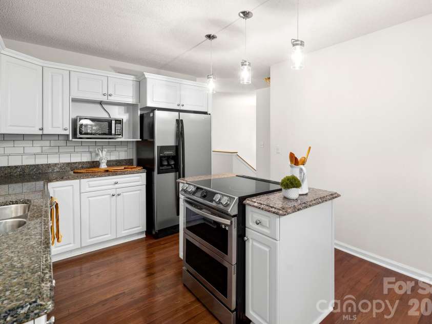 701 Salisbury Road, Hendersonville, NC 28792.  MLS# CAR4279569, YatesRealty ID 2040. 