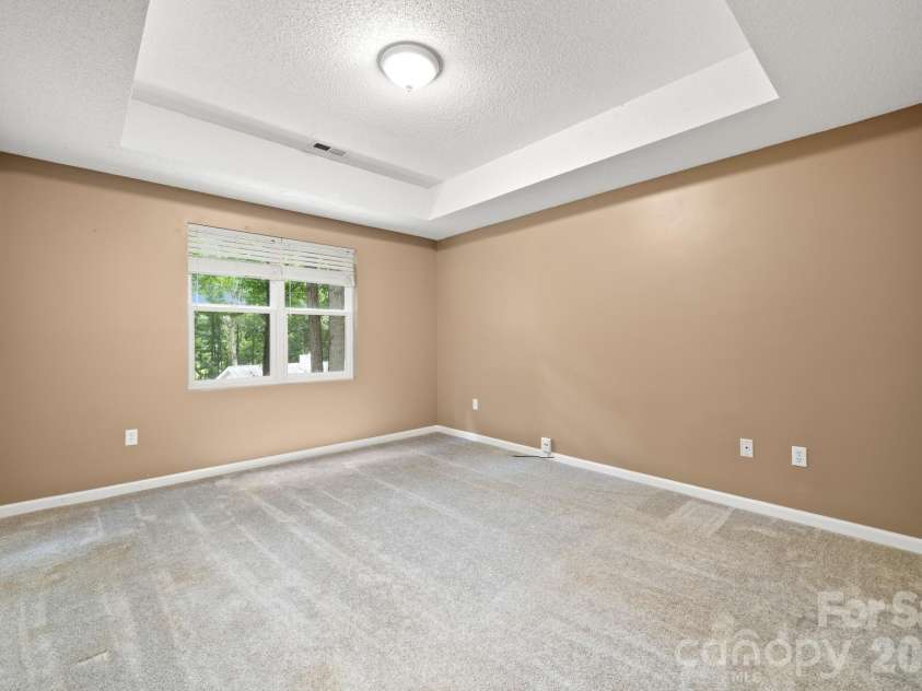 701 Salisbury Road, Hendersonville, NC 28792.  MLS# CAR4279569, YatesRealty ID 2040. 