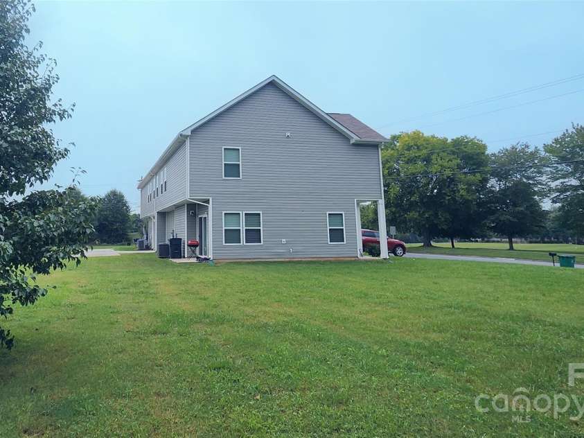 14727 Choate Circle, Charlotte, NC 28273.  MLS# CAR4287456, YatesRealty ID 20400. 