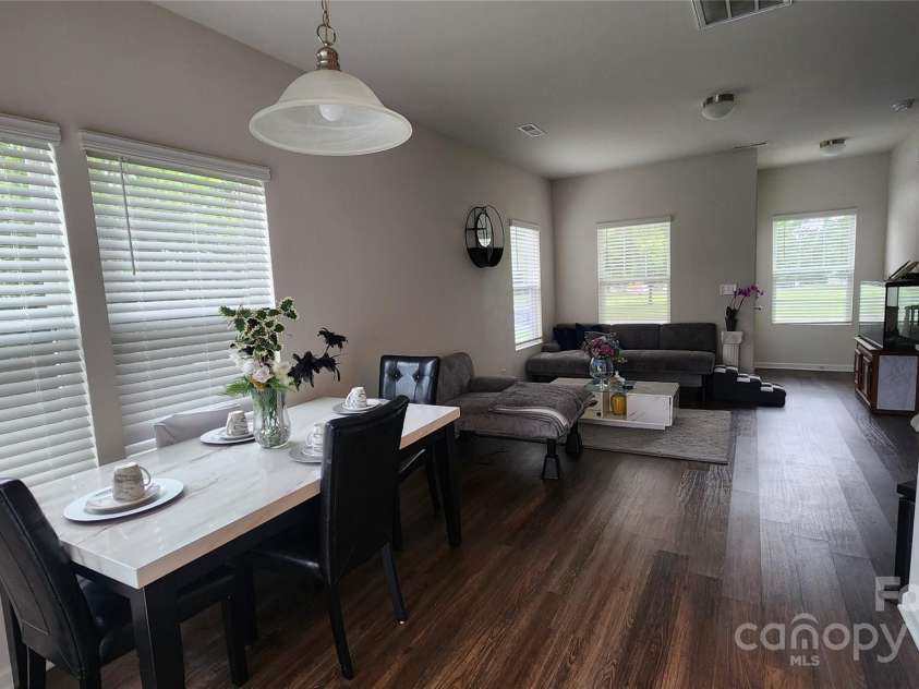 14727 Choate Circle, Charlotte, NC 28273.  MLS# CAR4287456, YatesRealty ID 20400. Living area with lots of natural light