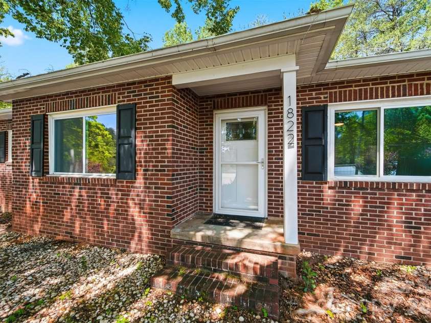 1822 Blowing Rock Boulevard, Lenoir, NC 28645.  MLS# CAR4376840, YatesRealty ID 20400. 