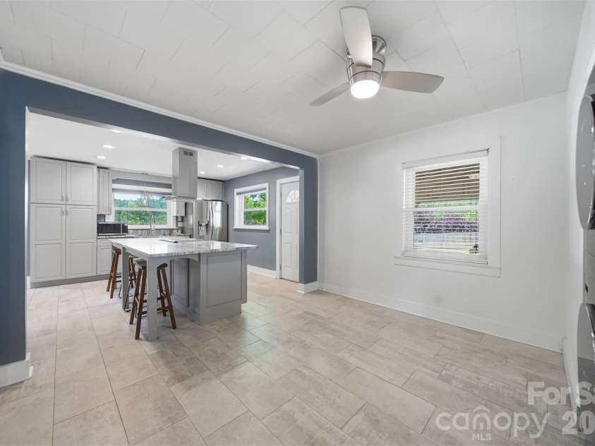 1822 Blowing Rock Boulevard, Lenoir, NC 28645.  MLS# CAR4376840, YatesRealty ID 20400. 