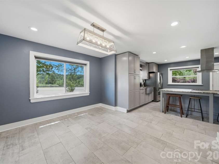 1822 Blowing Rock Boulevard, Lenoir, NC 28645.  MLS# CAR4376840, YatesRealty ID 20400. 