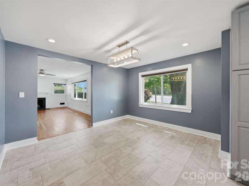 1822 Blowing Rock Boulevard, Lenoir, NC 28645.  MLS# CAR4376840, YatesRealty ID 20400. 