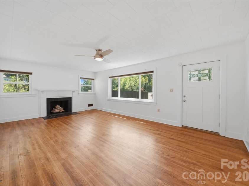 1822 Blowing Rock Boulevard, Lenoir, NC 28645.  MLS# CAR4376840, YatesRealty ID 20400. 