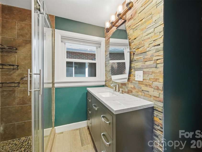 1822 Blowing Rock Boulevard, Lenoir, NC 28645.  MLS# CAR4376840, YatesRealty ID 20400. 