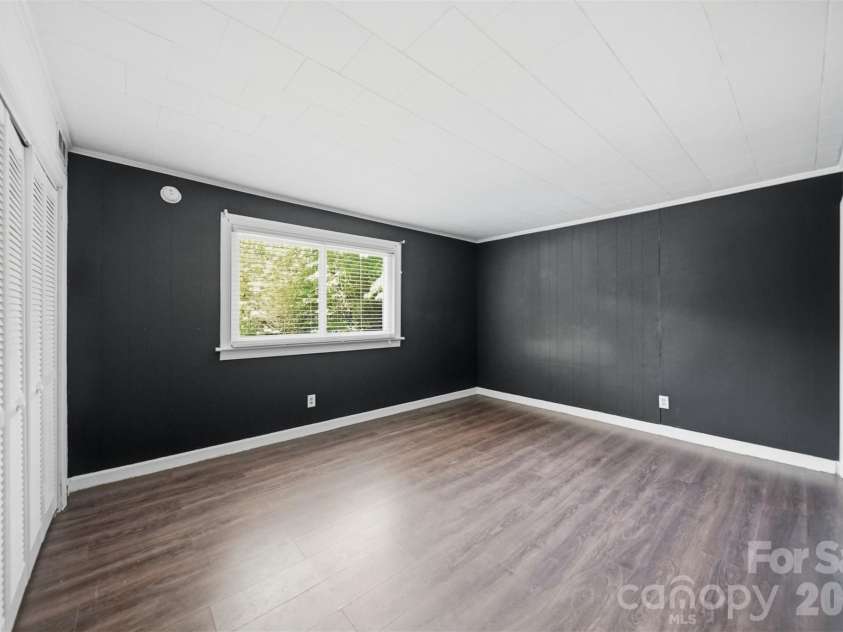 1822 Blowing Rock Boulevard, Lenoir, NC 28645.  MLS# CAR4415132, YatesRealty ID 20400. 