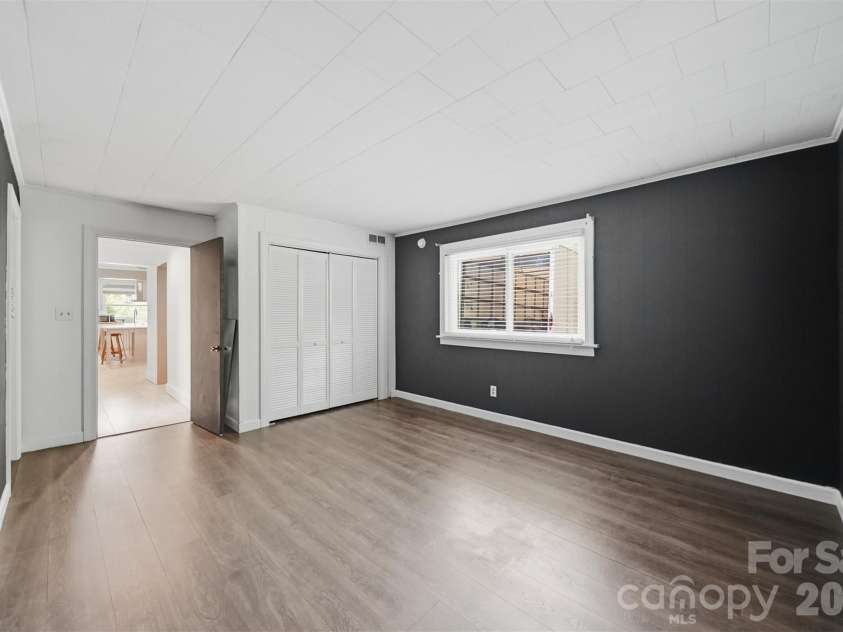 1822 Blowing Rock Boulevard, Lenoir, NC 28645.  MLS# CAR4415132, YatesRealty ID 20400. 