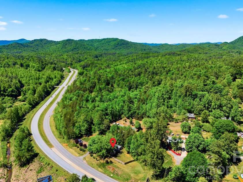1822 Blowing Rock Boulevard, Lenoir, NC 28645.  MLS# CAR4415132, YatesRealty ID 20400. 