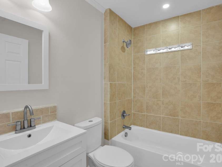 280 Buffalo Avenue, Concord, NC 28025.  MLS# CAR4361485, YatesRealty ID 20401. Bathroom