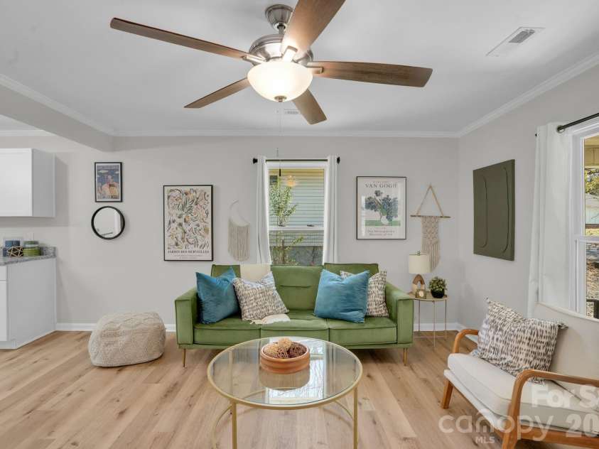 280 Buffalo Avenue, Concord, NC 28025.  MLS# CAR4361485, YatesRealty ID 20401. Family Room