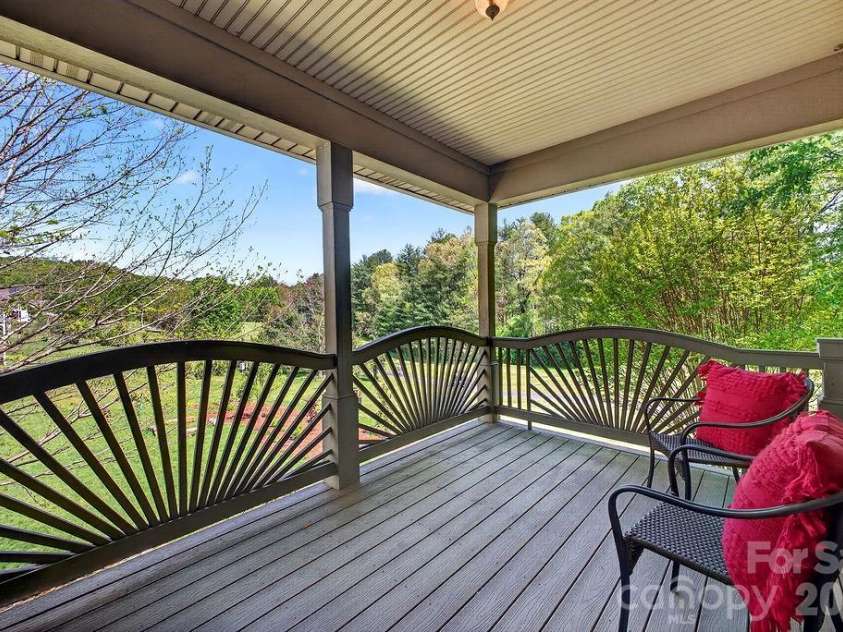 24 Triple Fairways Drive, Hendersonville, NC 28739.  MLS# CAR4372971, YatesRealty ID 20402. 