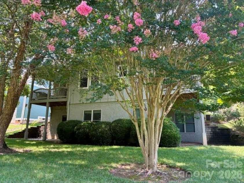 24 Triple Fairways Drive, Hendersonville, NC 28739.  MLS# CAR4372971, YatesRealty ID 20402. 