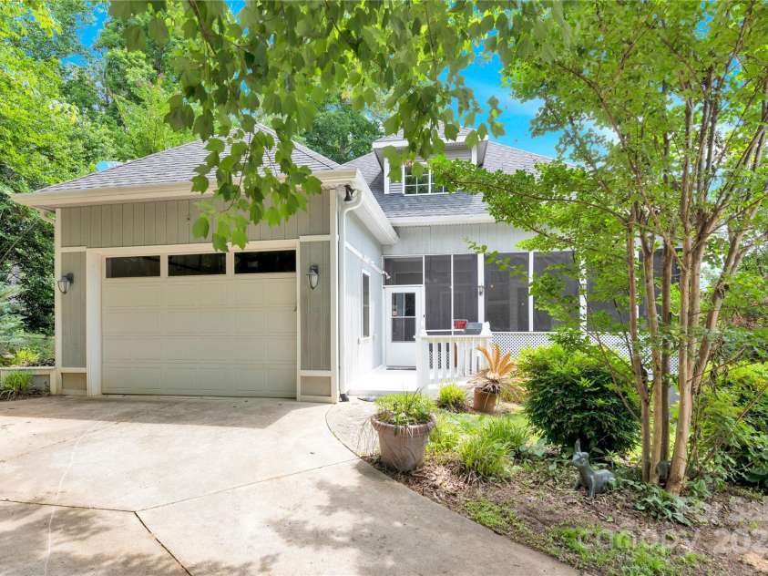 267 Ikerd Drive, Concord, NC 28025.  MLS# CAR4264417, YatesRealty ID 20402. Garage at the top of the Driveway