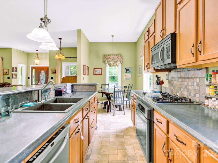 267 Ikerd Drive, Concord, NC 28025.  MLS# CAR4264417, YatesRealty ID 20402. Great kitchen space