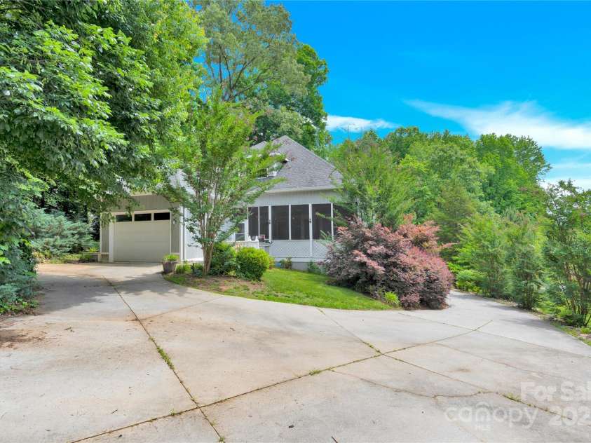 267 Ikerd Drive, Concord, NC 28025.  MLS# CAR4264417, YatesRealty ID 20402. Plenty of parking